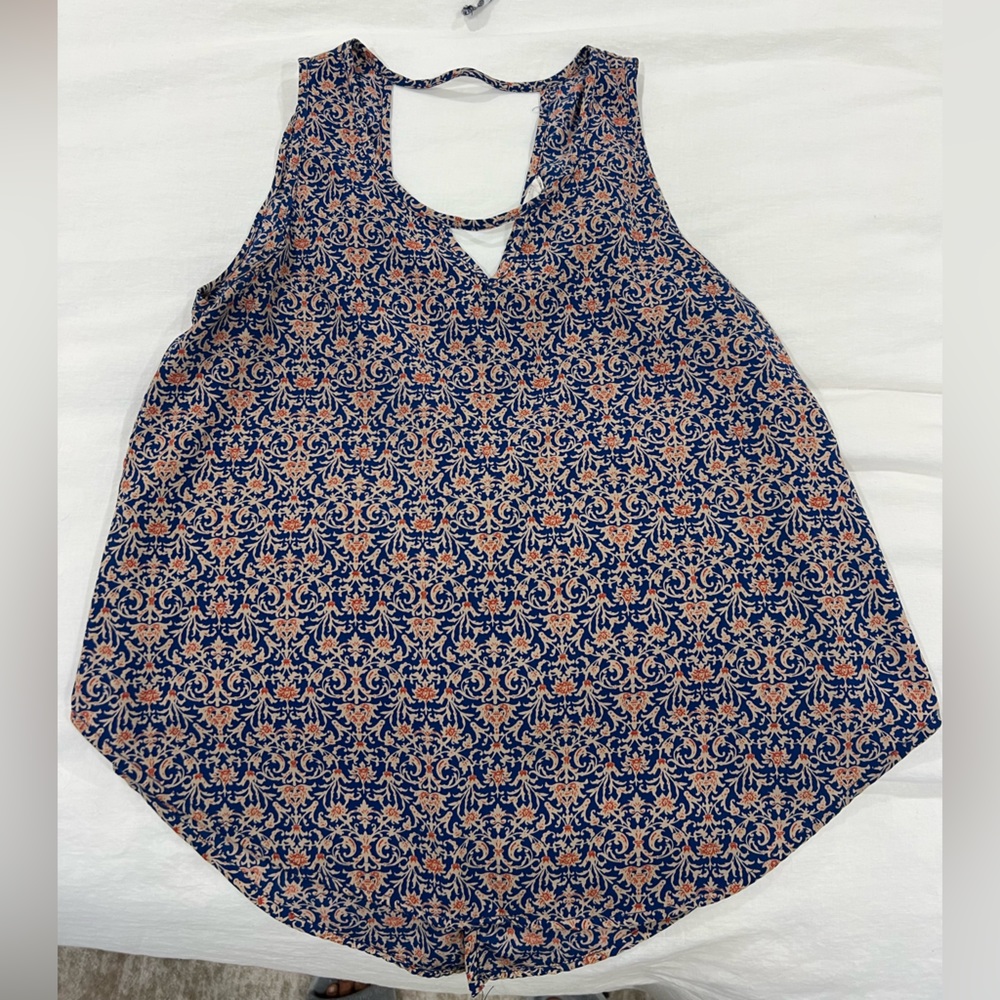 Like new beautiful patterned high quality top size small